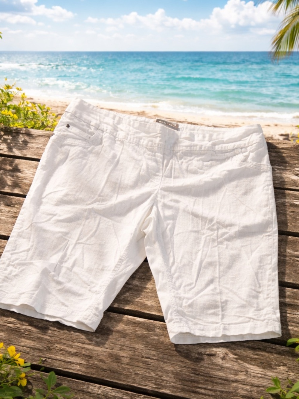 Plus Size Contrast Shorts - Size 20P